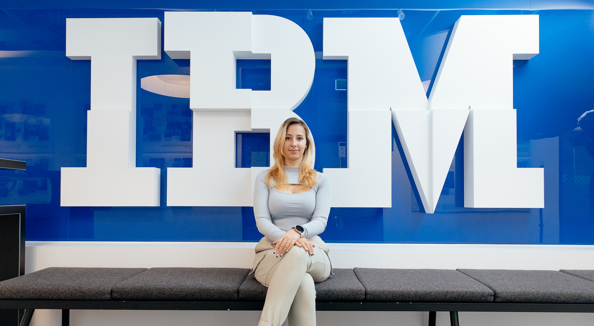 Trabaja en IBM: Impulsa tu carrera hacia el futuro.
